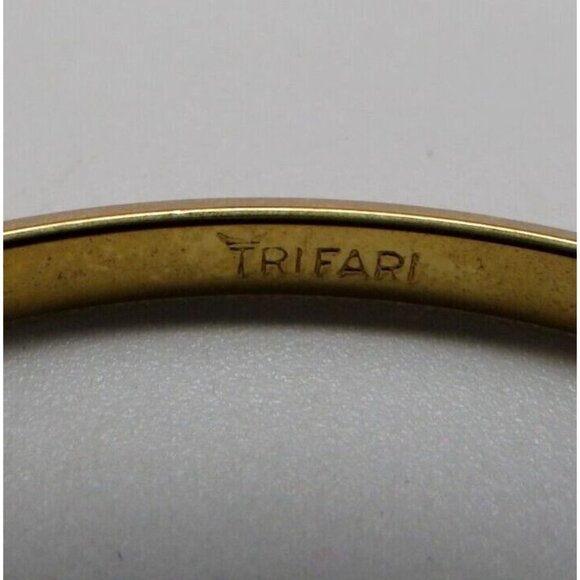 Crown Trifari Bracelet Red Enamel‎ Gold Tone Thin Bangle Vintage Signed - Picture 4 of 4